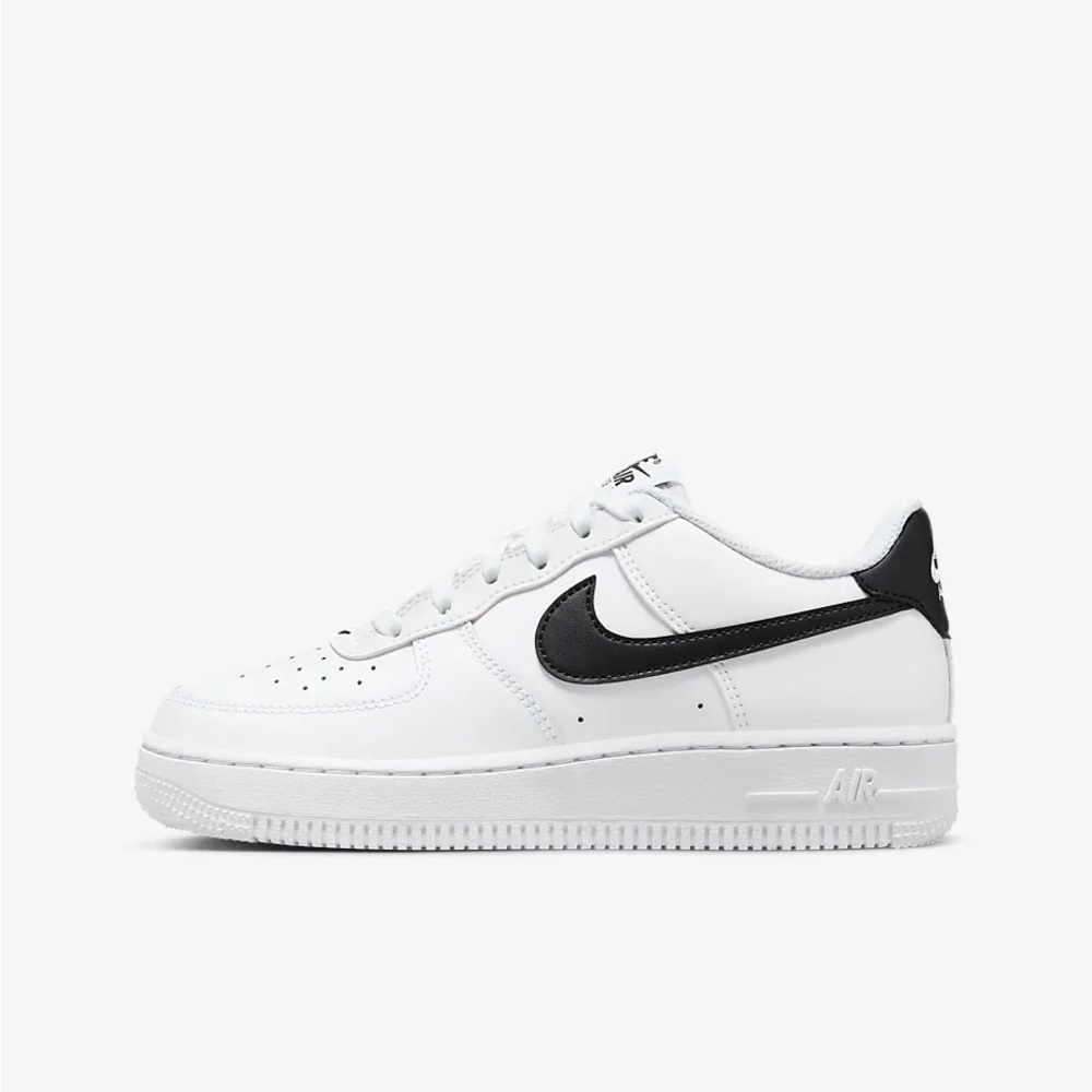 Nike Air Force 1 White/Black Sneakers